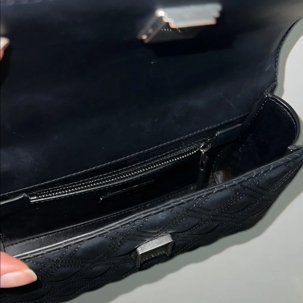 Elegant Black Quilted Shoulder Bag - Picture 3 of 8